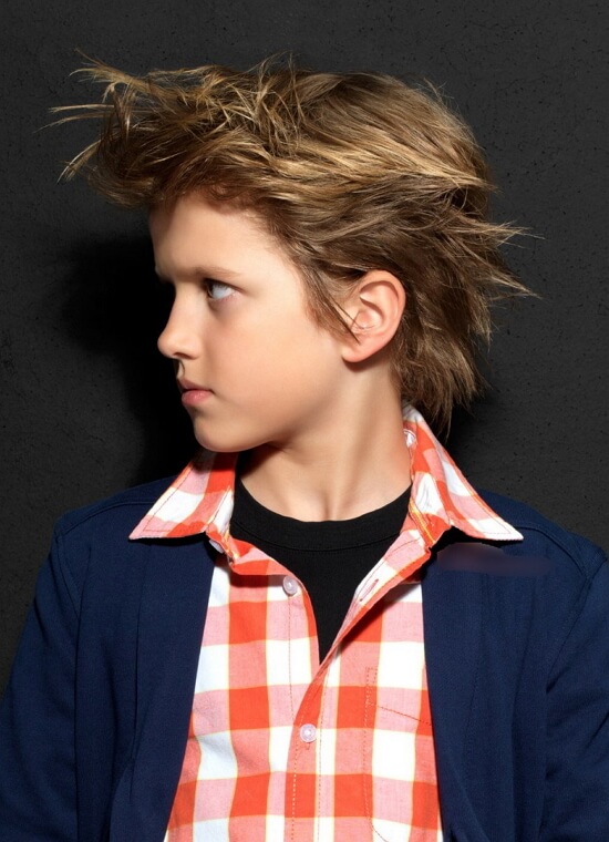 Топ-2023 крутых стрижек для мальчиков — модные прически на короткие и длинные волосы