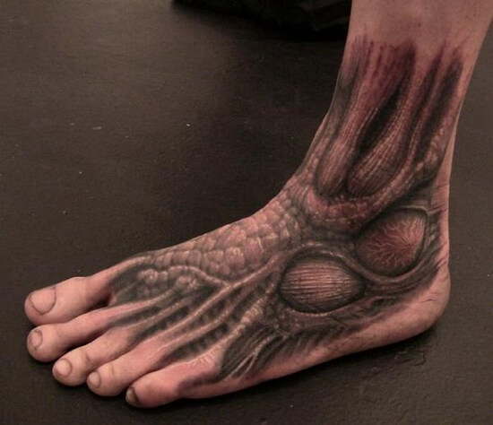 Мужские татуировки на ноге