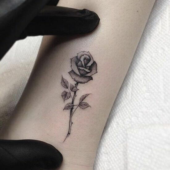 Выбор места для татуировки розы на руке