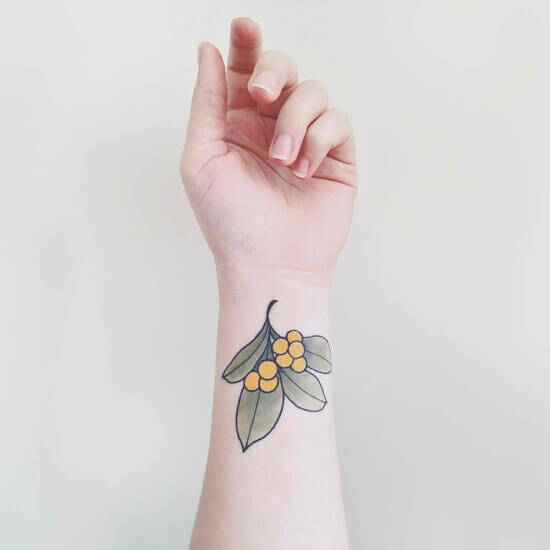 Татуировка на запястье для девушек со смыслом