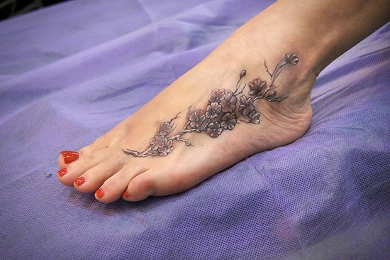 Татуировки на ноге для девушек