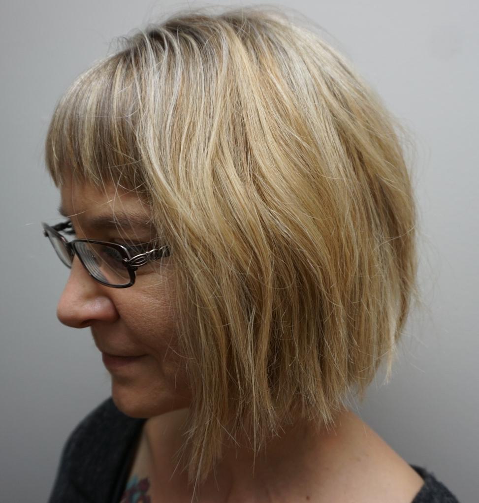 Фото причёсок которые молодят женщину после 40